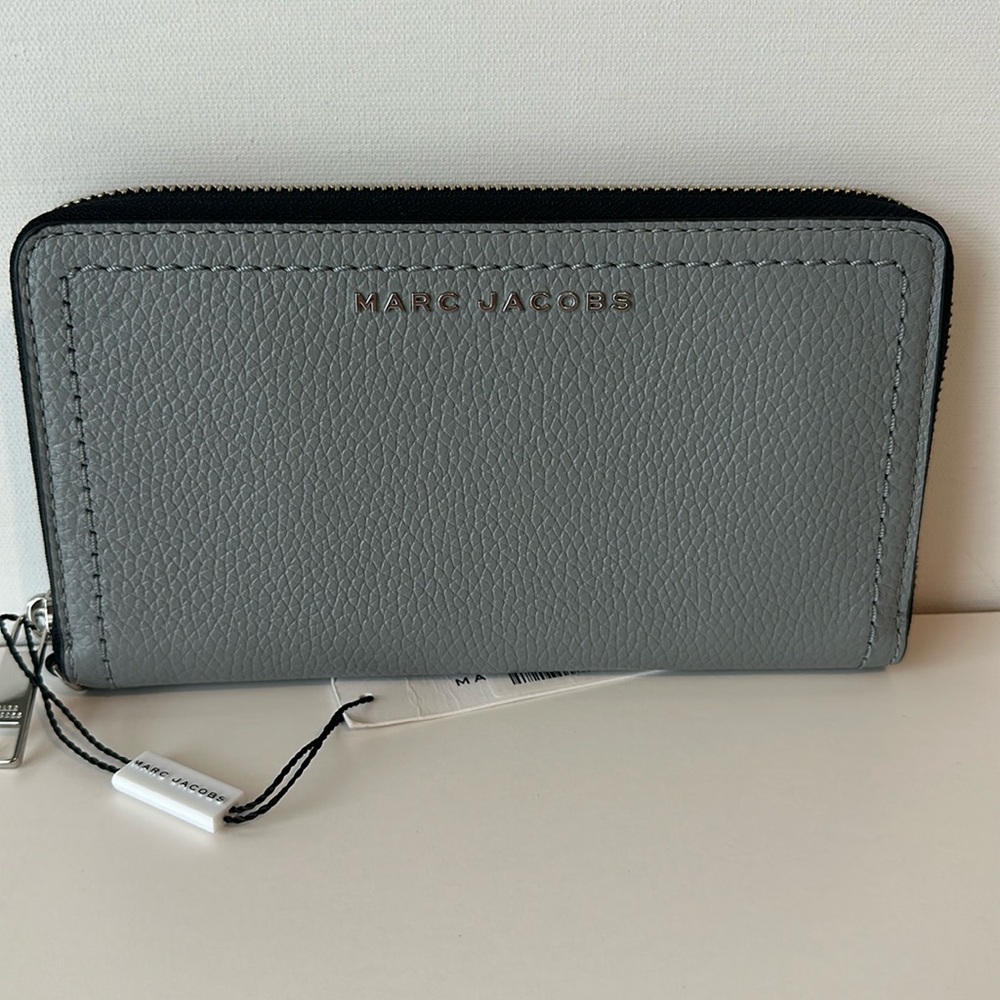 Authentic MARC JACOBS Marshmallow